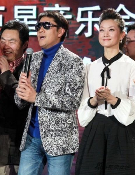 宋祖英素雅黑白裙一样凸显气质
