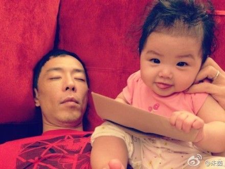 黄贯中父亲节被女儿玩到脱虚
