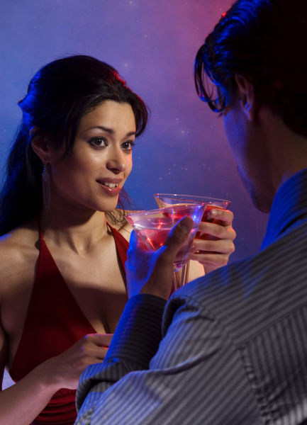 最聪明的搭讪手段 称赞女人肯定男人