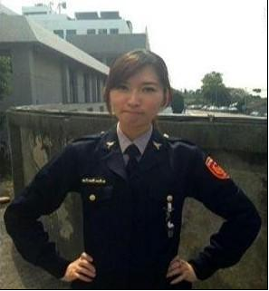 台湾女警花酷似林志玲走红