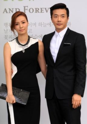 李秉宪李珉廷大婚星光熠熠