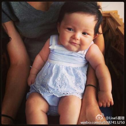 吴彦祖妻子晒爱女正面照
