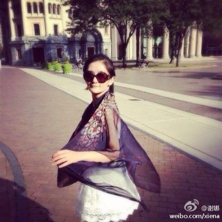 谢娜宽松裙遮肚再惹怀孕疑云