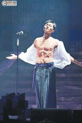张智霖前年开个唱大秀肌肉, 据知他正计划开巡回演唱会