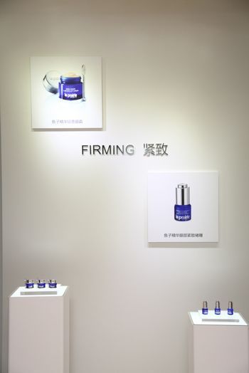 浮肿和黑眼圈—鱼子精华纯皙眼部精华乳