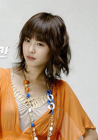 组图:明星发型 美少女李妍喜16款甜美发型(8)