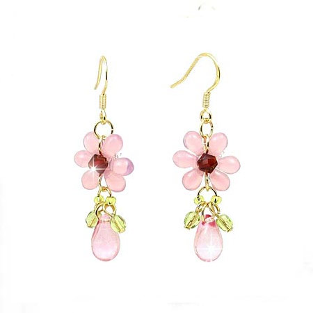 组图:适合可爱圆脸MM的粉色长坠耳环(11)_新浪女性_新浪网