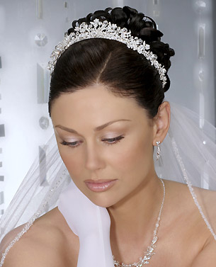 组图:皇冠VS头纱巧搭配 打造优雅新娘盘发(4)