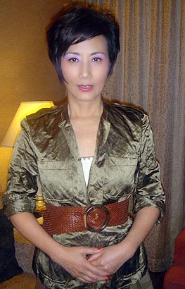 组图:明星发型 学汪明荃优雅发型让年龄成谜(1