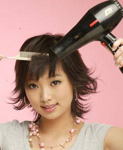 <em>短发</em>变发计3步打造微<em>翻翘</em>卷(组图)_伊人风采_