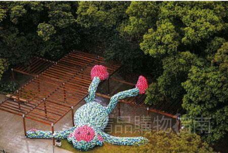 4.《胖猴子》(Fat Monkey),2010年,巴西圣保罗,5×4×15米 4.《胖猴子》(Fat Monkey),2010年,巴西圣保罗,5×4×15米