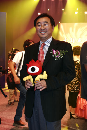新丝路董事长_新丝路少儿模特大赛图