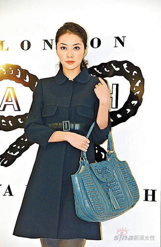 搭配QA:娃娃脸怎样穿风衣有成熟感