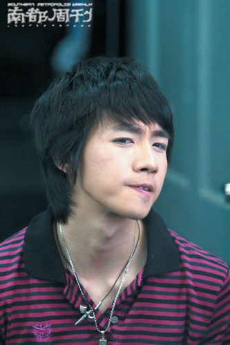 组图:明星装扮 大帅哥俞灏明最爱Bape