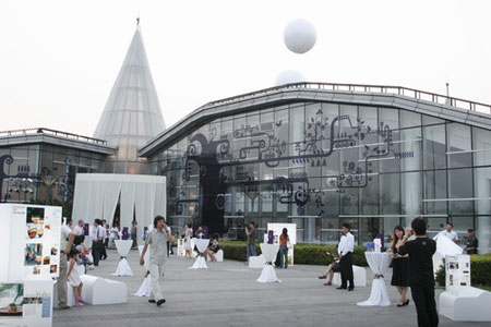 露天鸡尾酒会现场