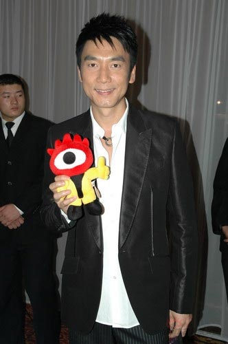 组图:2007芭莎明星慈善夜-林依伦与小浪