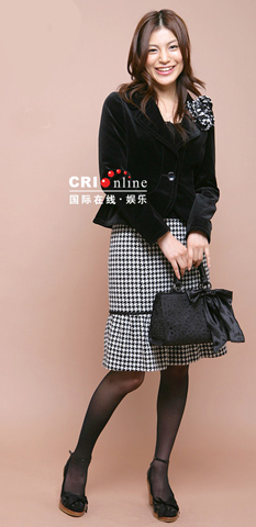 组图:入秋黑白配裙装搭配手册(8)