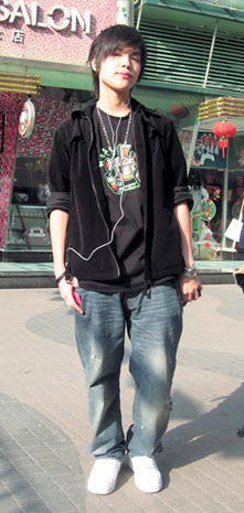 组图:偷拍街头潮人外套混搭秀(2)