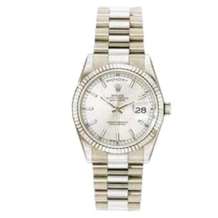 Rolex劳力士 圆形18K白金蚝式系列日历男表1