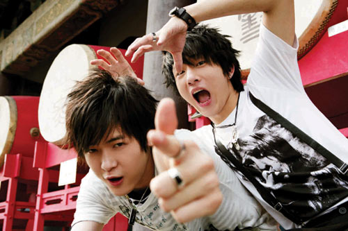 ��BOBO˫�Ǽ��䡷�Ϻ�ǩ��(��ͼ)