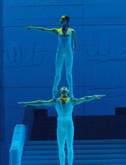 组图:现场精彩表演《肩上芭蕾》