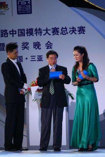 新丝路董事长_新丝路少儿模特大赛图(2)