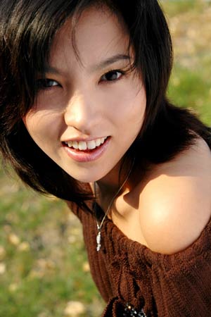 宋琳姓名:宋琳年龄:28婚姻状况:未婚出生年月:1979年7月2日民族:汉族
