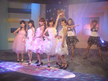 组图:超级蜜秘引领今夏时尚 上海熟女声色狂欢