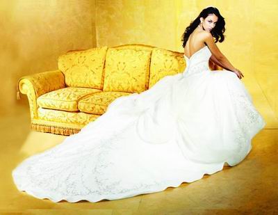 新婚时你适合穿拖尾婚纱吗?(图)