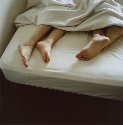 老公请快点关灯上床生小孩(图)