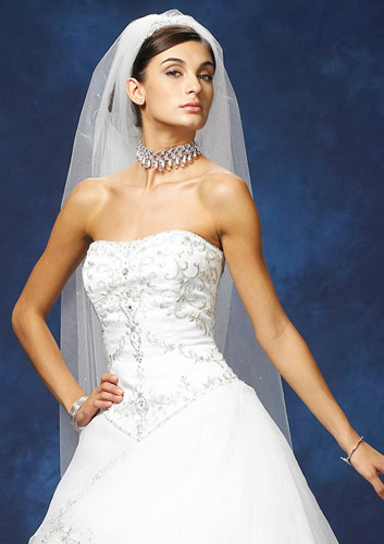 新娘和新郎婚纱搭配_新郎与新娘该如何挑选匹配婚纱礼服(3)