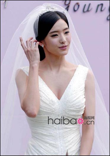 韩彩英婚纱照_韩彩英性感图片(2)