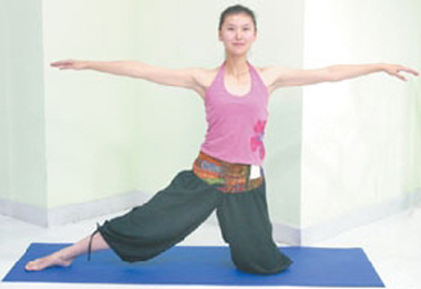 美体:简单拉抻消除小腹赘肉(组图)(2)_伊人风采