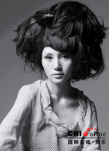 美体:袁泉爱吃辣皮肤照样好(组图)(2)