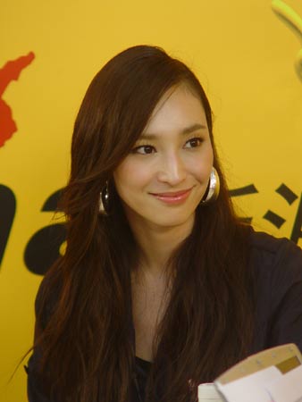 组图:2007粉红丝带女明星做客新浪聊天(6)