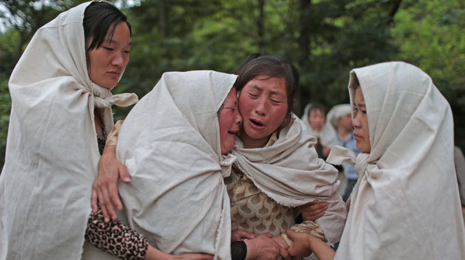 ���侵ͷ��Ϊ�˸�������֮ǰ��˯�Ź�ľ��ȥ�� 