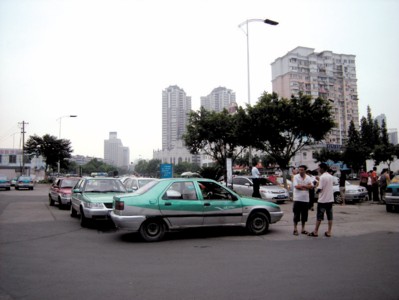 温州大批出租车昨晨集体停运 8名嫌疑人被传唤