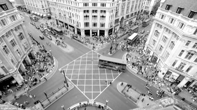 伦敦新举措：过马路走对角线