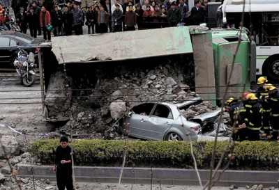 土方车成杀手 今年以来月均2人丧生土方车下