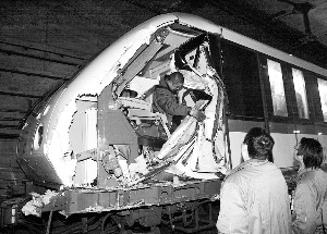 上海地铁两列车相撞 上海地铁两列车相撞