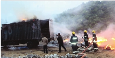 电石遇雨货车爆炸 事发京港澳高速株洲段 