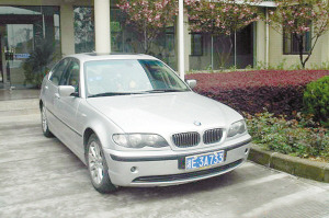 开假豪车骗财 宝马奔驰等全是便宜车改装