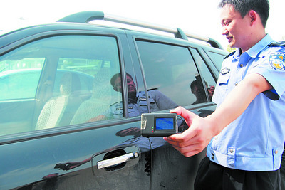 黑匣子克隆钥匙小车锁被“秒杀”