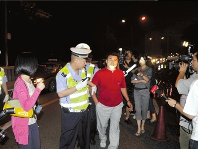 试图加速闯关 世界杯期间醉驾第一人被拘 