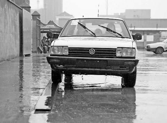 老司机重考驾照 10人上阵10人败