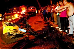 逆行撞两车卡宴坠河 肇事司机自称事发前饮酒