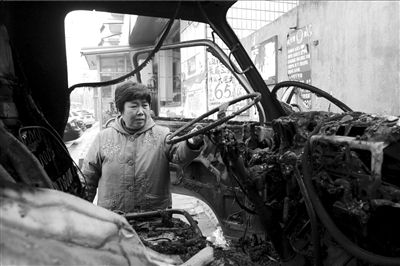 小区连续两辆车被烧毁 怀疑为故意纵火