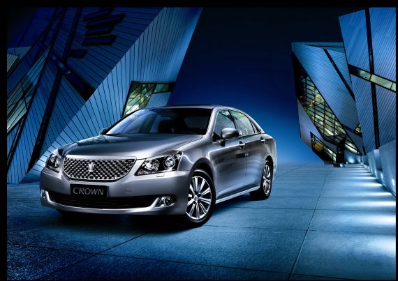 高端车型平民养护 皇冠汽车轻松换季