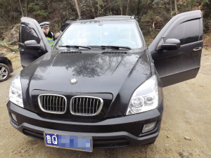 车主10万双环车变百万级“宝马X5“被扣留