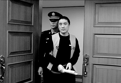 司机肇事逃逸 伤者被弃雪地挣扎两天冻死